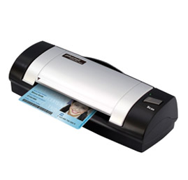 A6幅面证卡扫描仪，拥有450g轻巧外型及简洁的单键设计，支持名片、银行卡、驾驶证、身份证等卡片的扫描